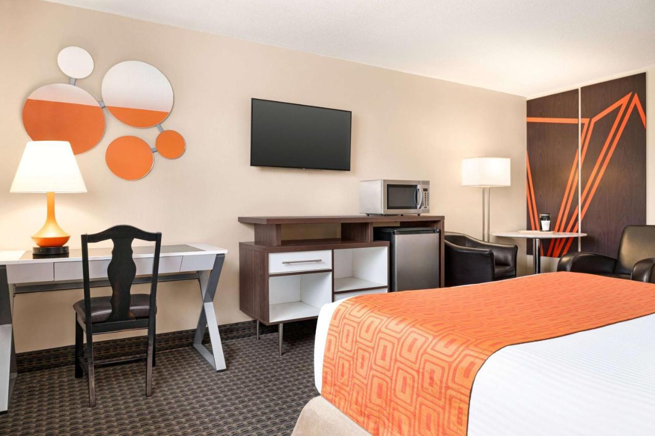 Howard Johnson By Wyndham Gravenhurst Exteriér fotografie