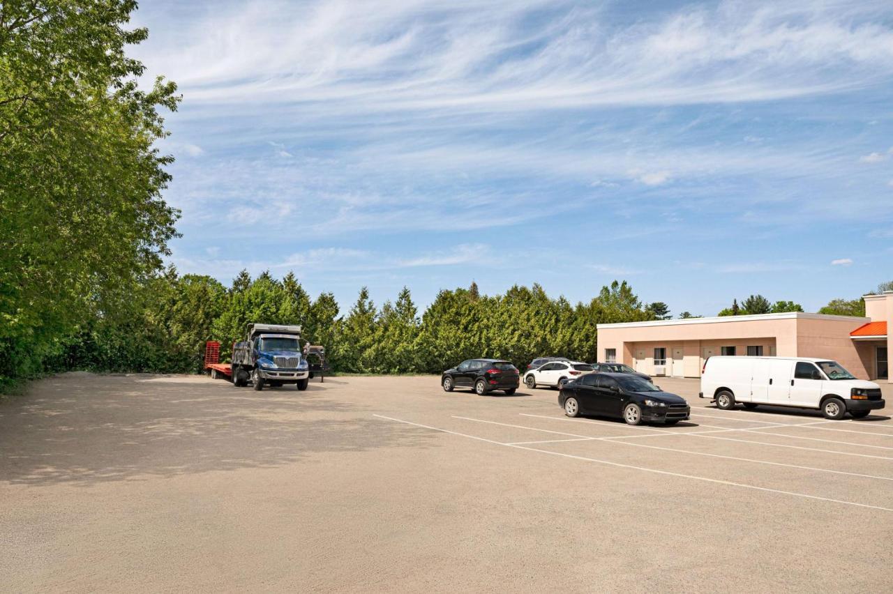 Howard Johnson By Wyndham Gravenhurst Exteriér fotografie