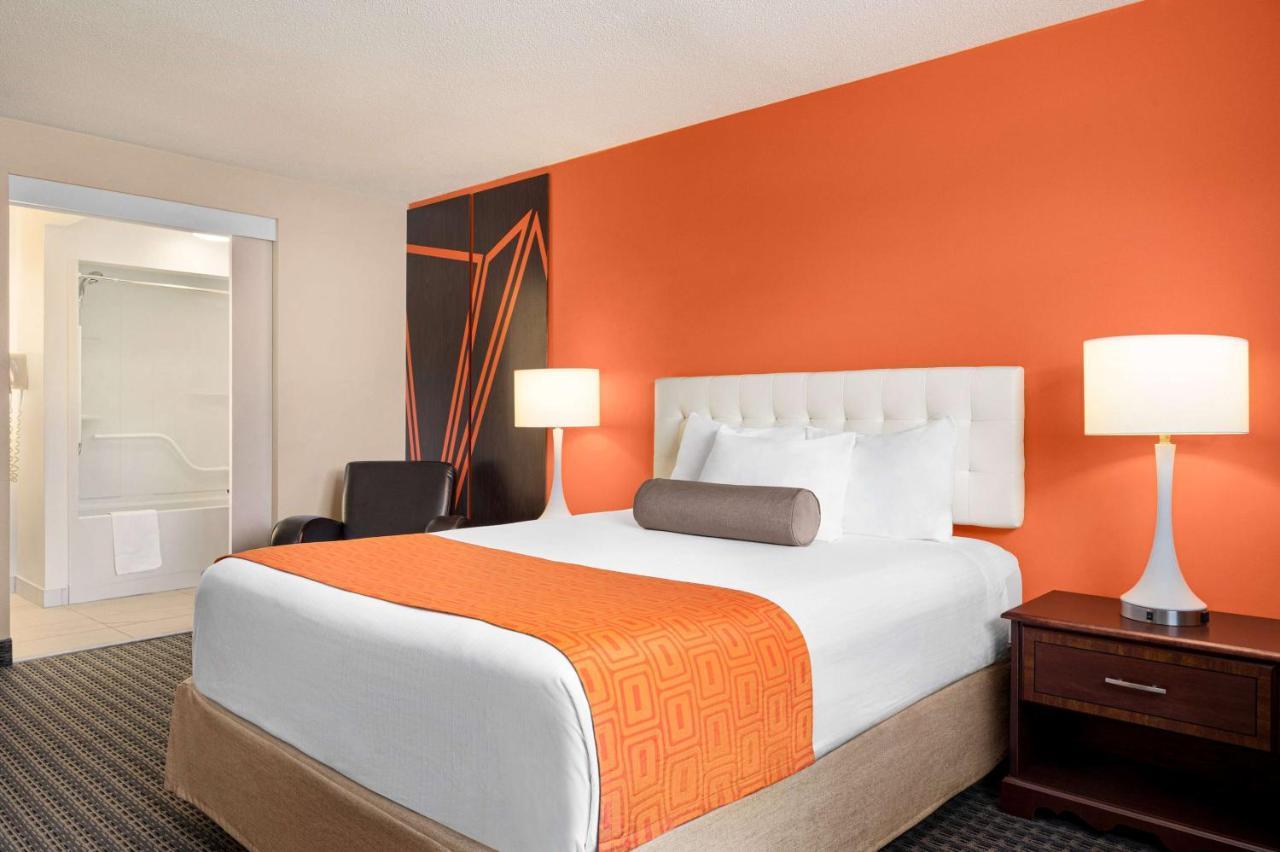 Howard Johnson By Wyndham Gravenhurst Exteriér fotografie