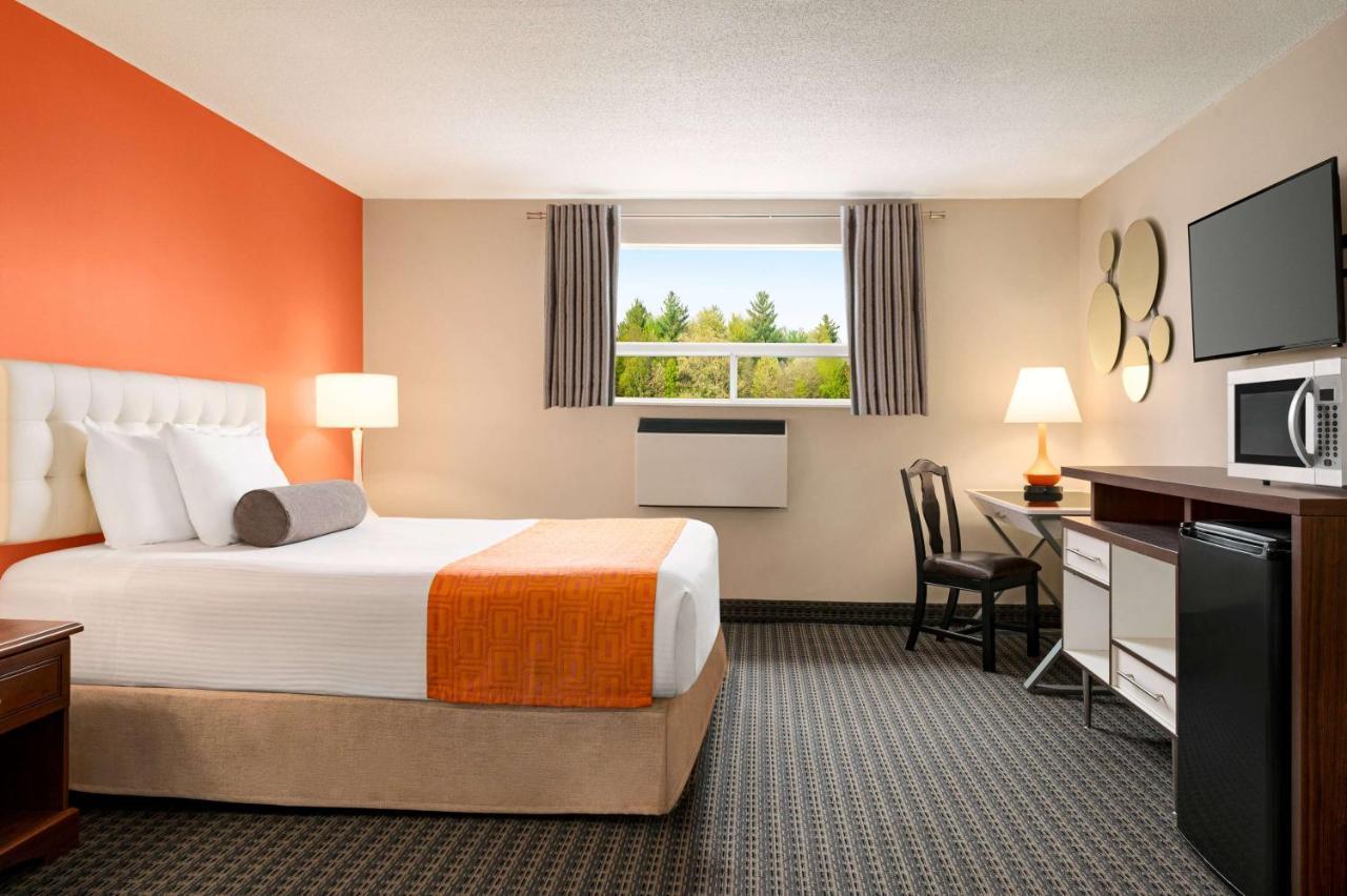 Howard Johnson By Wyndham Gravenhurst Exteriér fotografie