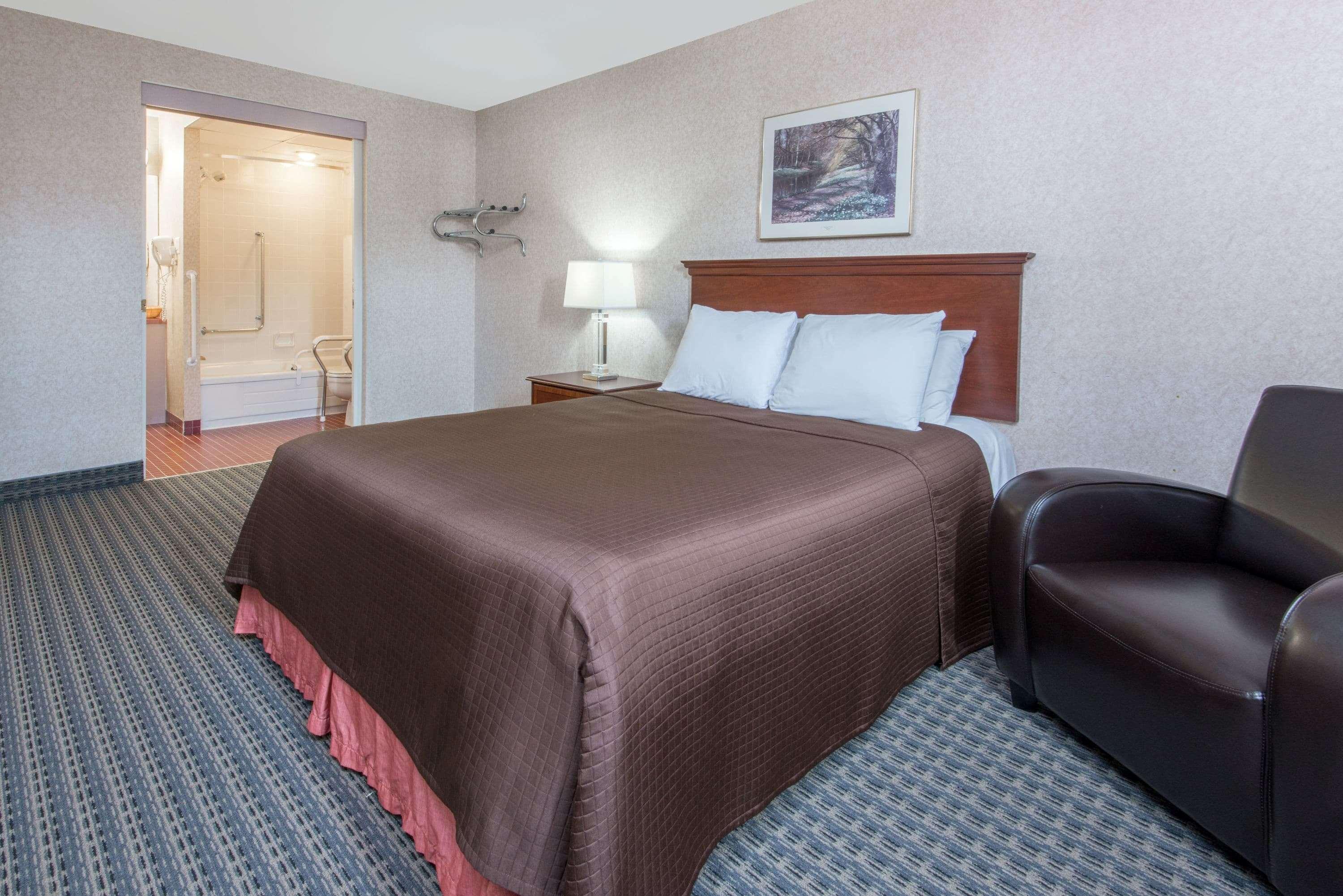 Howard Johnson By Wyndham Gravenhurst Exteriér fotografie